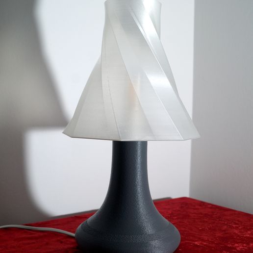 DSC00705-r.jpg Lampe 4 zum Hinstellen / Nachttischlampe