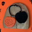 IMG_6120.jpg Halloween Poison apple skull cookie cutter and stamp