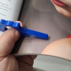 Thumb book holder