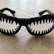 venomized-glasses-3d-printing-3dprint-venom-marvel-cosplay-fashion-sunglasses-fanart-accessories-nus.jpg Occhiali Venom - Accessori per cosplay in stile Venom della Marvel realizzati con stampa 3D