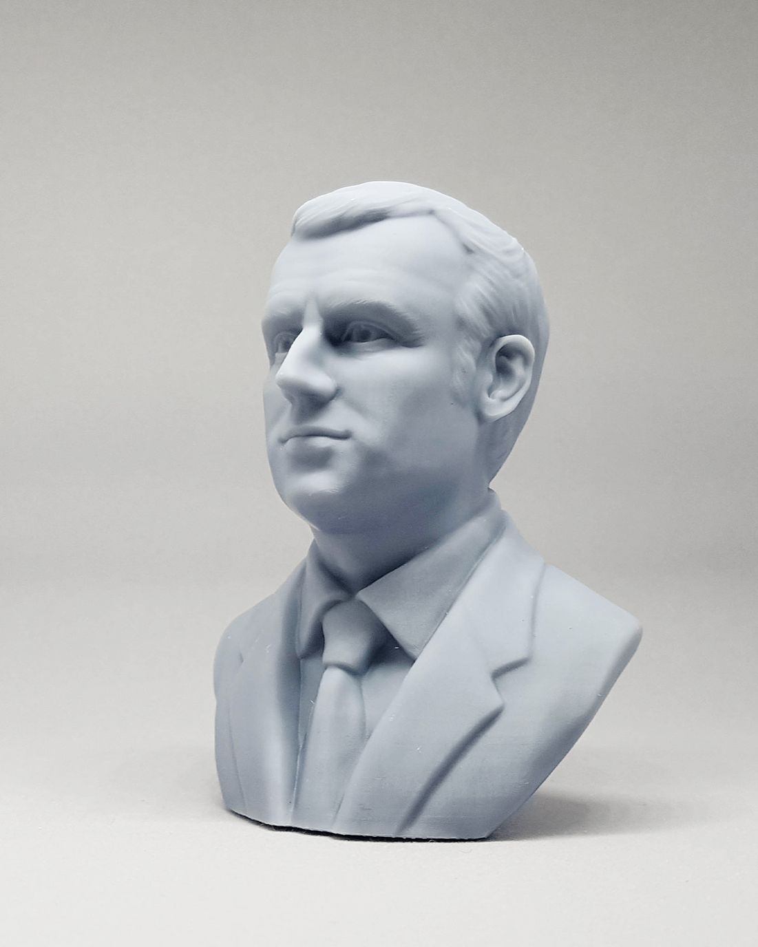 08.jpg STL file Emmanuel Macron 3D print model・Design to download and 3D print, sangho