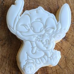 20230131_115935.jpg Disney Lilo and Stitch with Scrump Cookie Cutter Embosser Set