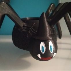 Чаша с пауком