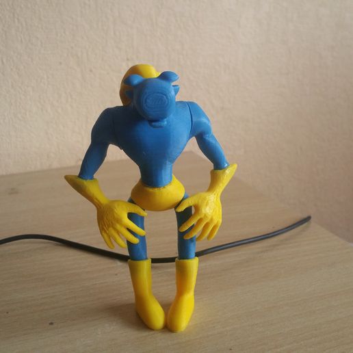 20170609_165939.jpg brinquedo humanoide