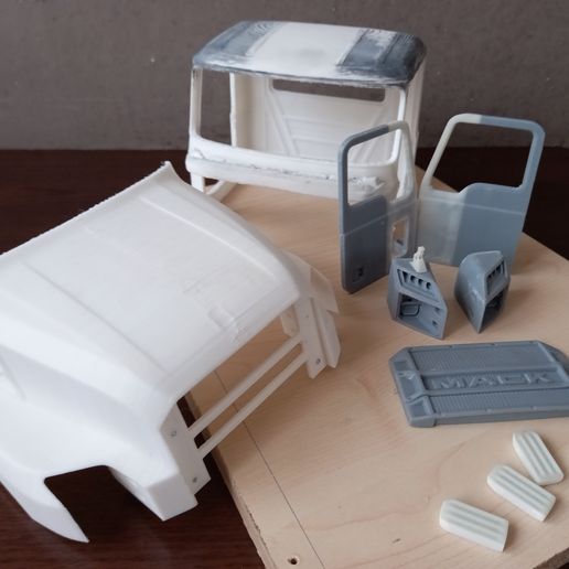 20230727_133140.jpg Mack Anthem Remastered Fahrerhaus im Maßstab 1/14