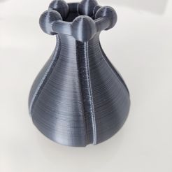 en ainrapmonn eine iN ie ALTIMA } WY VAT "7 a linia oa wi " Wy iN iit | ' eg OOM iyi i oe UG | CT Fichier STL Vase avec boules・Design pour imprimante 3D à télécharger