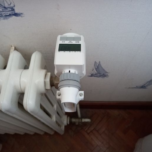 Adaptation of thermostatic head on radiator 3D model