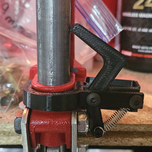 20240414_200033.jpg Lee Breech Lock Single Stage Press Reversable R/L hand Case Ejector And Primer Deflector