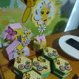 IMG_20250628_222621394.jpg 🎉 Cajitas Hexagonales de Abejitas 🐝 - Souvenir Cumpleaños Infantil (Multicolor por capas)