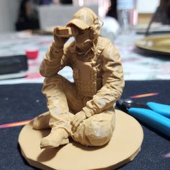 "Auge der Front: Ein Späher im Hinterhalt".