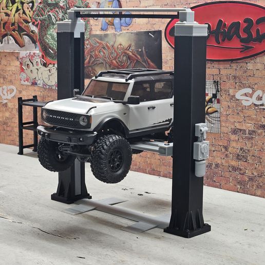 1000024910.jpg 1/24 SCALE HOIST V2