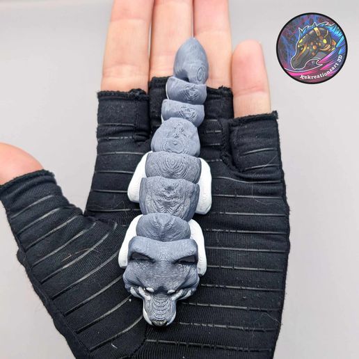 417391173_222382264272802_1214740408388032261_n.jpg Baby Flexi Wolf Keychain