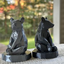 IMG_1001.jpeg Free STL file Lowpoly Bear Statue・3D printable object to download