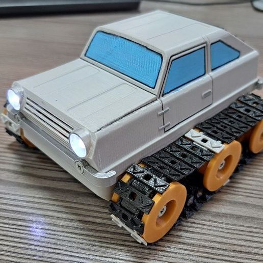 photo_2.jpg "Beast" - a small tracked RC vehicle.