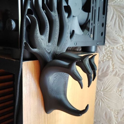 photo_2025-08-31_17-37-22-3.jpg Headphone holder