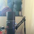 95673490_165956778105584_5049127217754275840_n.jpg )Razer Seirēn(microphone stand