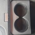 350Z-CUPHOLDER-IN-CAR-PIC.jpg Insert pour porte-gobelet Nissan 350Z Z33