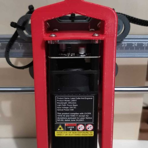 Fume extractor nozzle for laser cutter