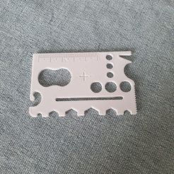 Outil multifonctionnel au format carte de crédit (14 fonctions)