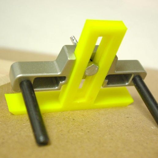 71d5039cf1209140b9105a4696b0b155_display_large.jpg Pied de support pour toupie Makita (ou autres)