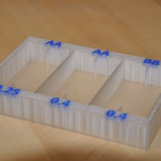 pic_6ZNqJT.JPG Free 3D file Stand for "Ultimaker 3 print core box"・3D printer design to download, meteoGRID