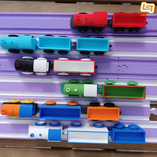 image-2.jpg Ikea / Brio compatible train