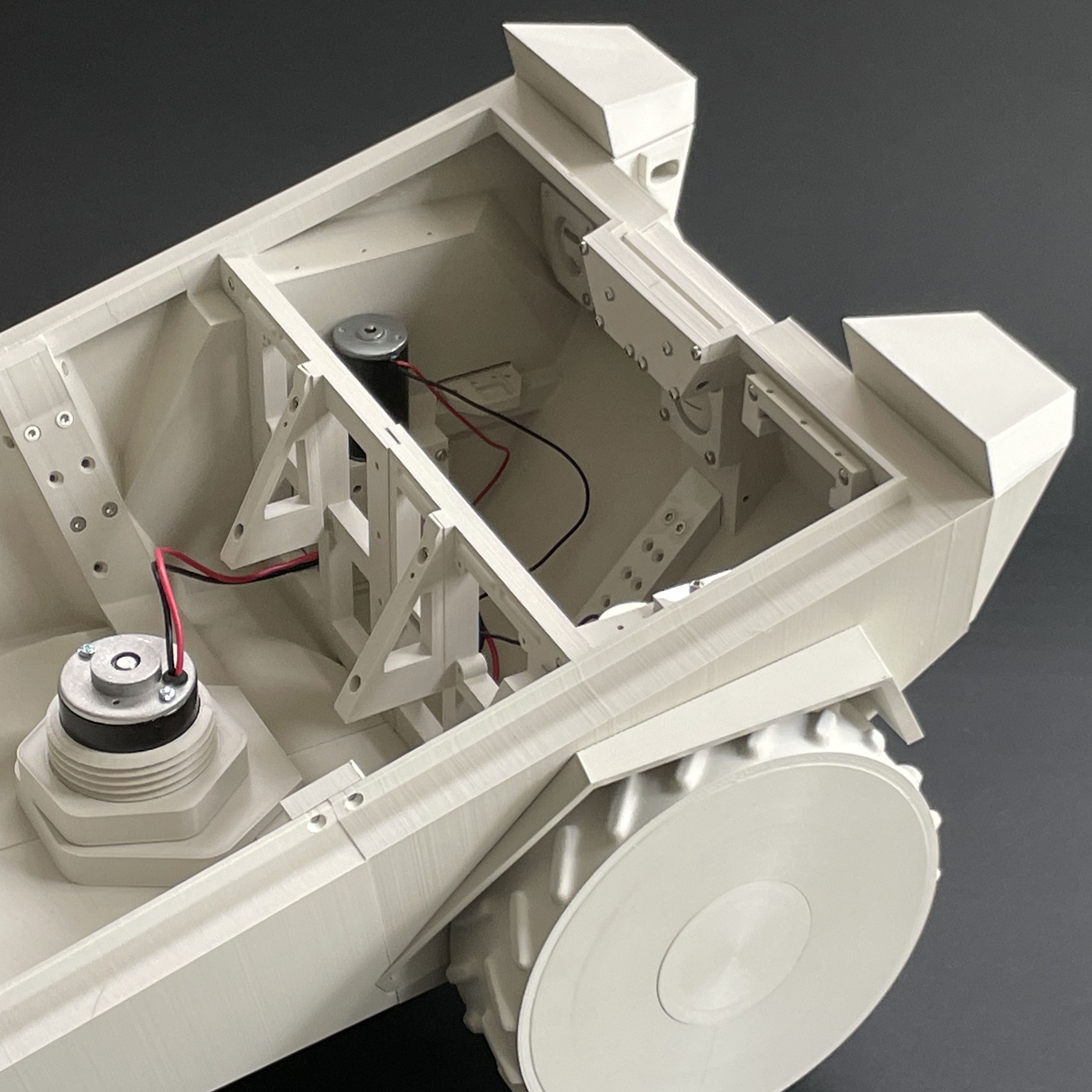 IMG_5597.jpg STL file PiMowBot Case (Raspberry Pi based robotic lawn mower)・3D print design to download, TIME