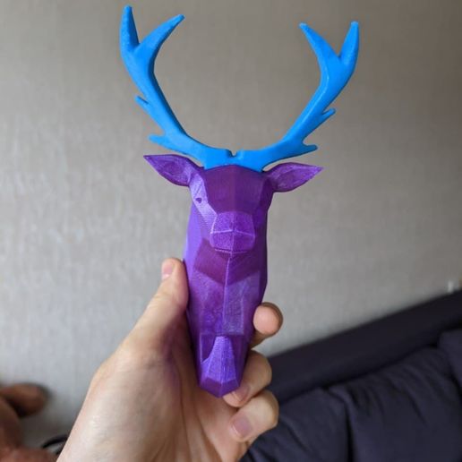 Decorative low poly Deer hanger. - 3D model önizlemesi