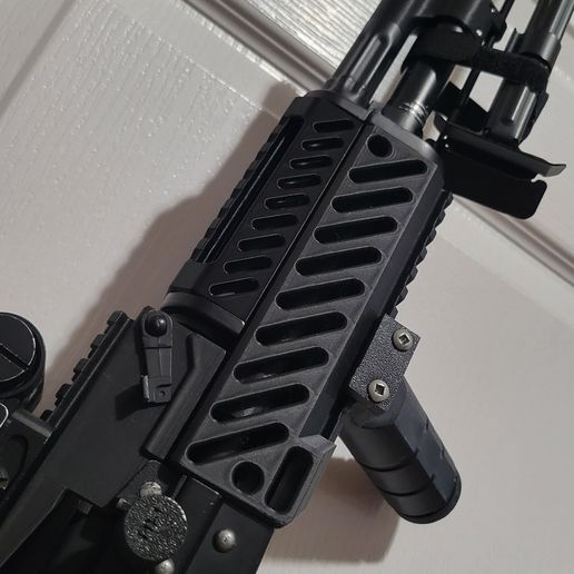 20251211_210214-1.jpg Guarda de mão superior Cyma RPK/Red Star LMG