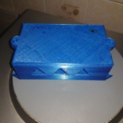 FOTO 1.jpg Fichier STL Boîte à fontaine avec chargeur・Plan imprimable en 3D à télécharger