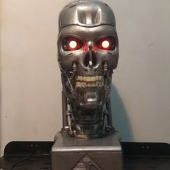 Moving T-800 Terminator Skull