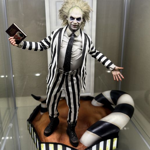 IMG_9460.jpeg Beetlejuice - socle de présentation à l'échelle 1/6