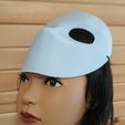 female-mannequin-with-perihelion-moretta-mask-slid-up-above-face.jpg Moretta/Servetta Muta - Máscara de mascarada veneciana - Perihelion Prints