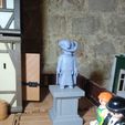 de9571e6-ee70-4427-947c-9f5ecb573a82.jpeg ¡Mi primera impresión en resina! Playmobil estatua medieval y pedestal.