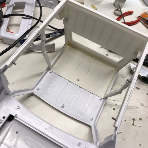 LC79-06.jpeg LC79 Conversión para carrocería de oruga Killerbody LC70