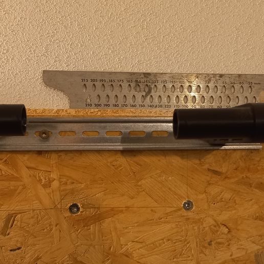 20230822_160012.jpg MUR D'OUTILS DE BASE SUR RAIL DIN