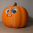 PXL_20221012_181905611.jpg Pumphrey Humpkin - The Goofy Pumpkin