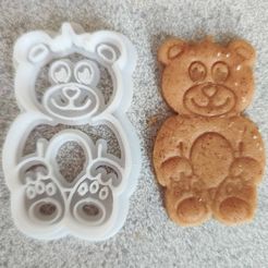 Ours.jpg Bear pastry cutter
