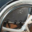 96d33ebf-fc1e-4f86-9252-a2e7df1eedf7.jpg Hook to attach the clothes protector to the wheelchair - Engate para fixar o protetor de roupas na cadeira de rodas