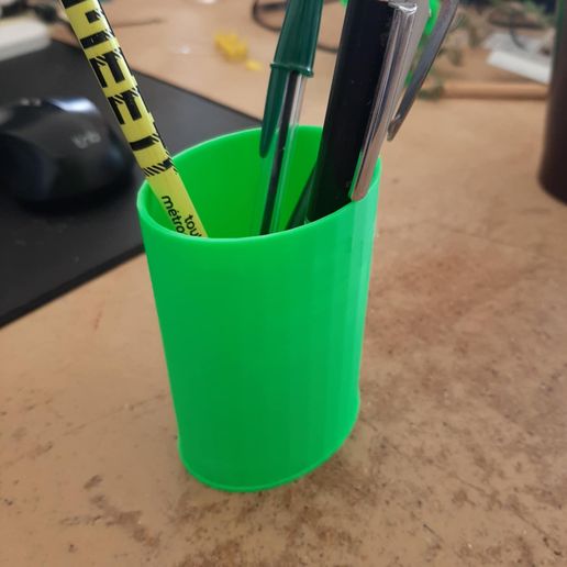 Oval pencil cup