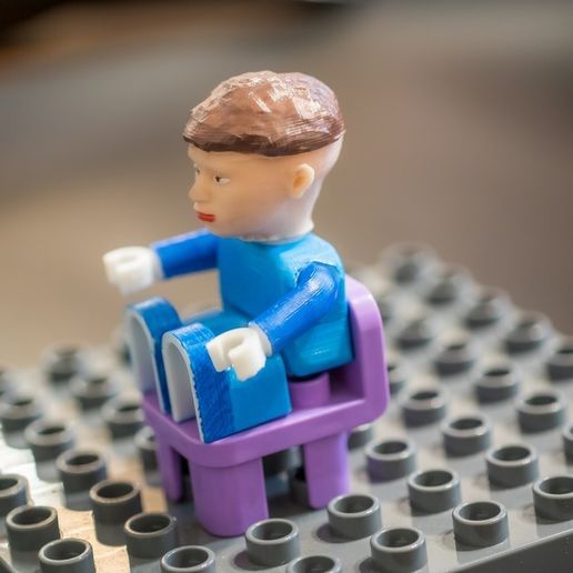 duplo_figure_1_sit.jpg Small man figure compatible with LEGO Duplo