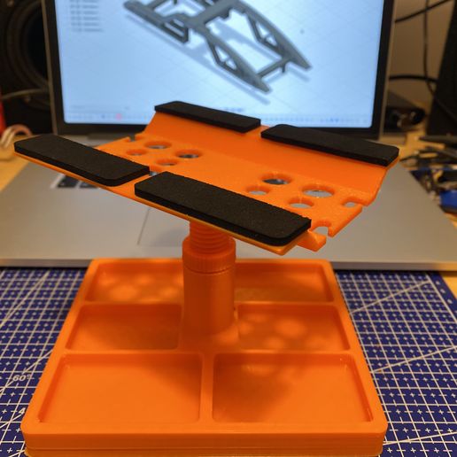 Free STL file Adjustable RC Car Stand w/ Shocks Station・3D printer ...