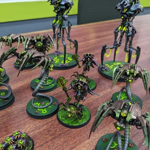 128571607_4062198063794759_6662739948313602912_n.jpg Некронские бейс-топперы со скарабеями