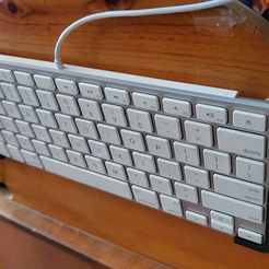 20220211_084102.jpg Wired Apple mini keyboard wall mount.