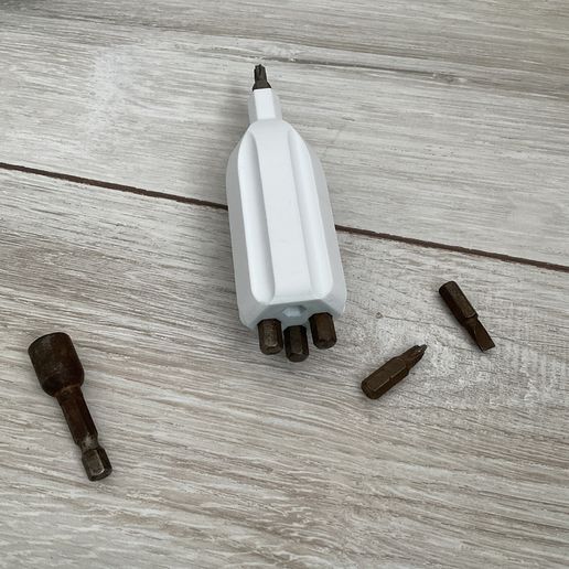 AAF7772A-B701-49E3-8B06-B0DD2F2E1E12.jpeg ScrewDriver Set & Kids Entertainment Kit