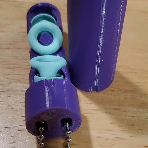 e33e8b0b-7017-4ede-bc58-1b25e36de76f.jpg Loop Quiet Earplugs Keychain Case