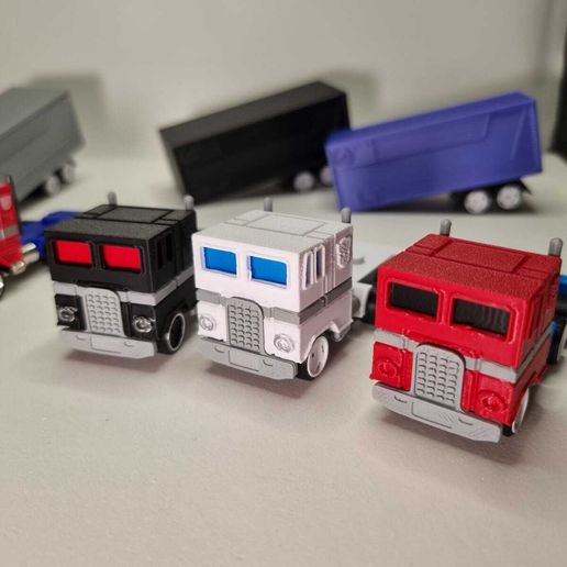 WhatsApp-Image-2025-11-19-at-22.24.54.jpeg Optimus Prime 1:64 – Easy Print Version (Hot Wheels Scale Compatible)