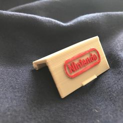 IMG_0062.JPG Lid with Nintendo logo