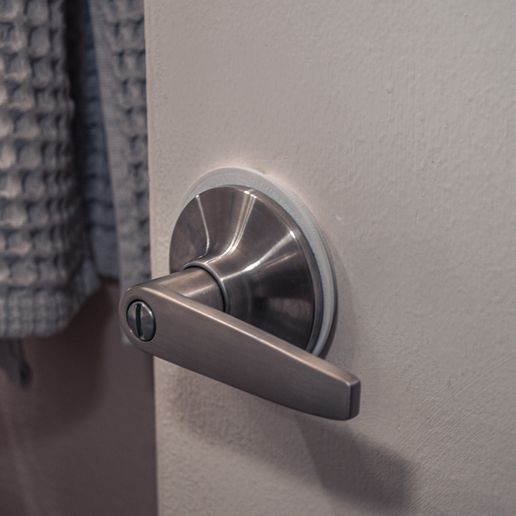 DSC_0014-2.jpg Kindersicherer Türgriffstopper - leicht abnehmbar! - Haustiersicherer Türgriffstopper - Türgriffsperre