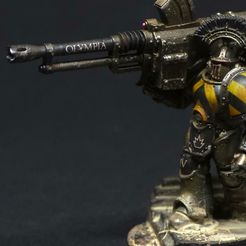 Canon mitrailleur monté sur l'épaule du chevalier de l'espace